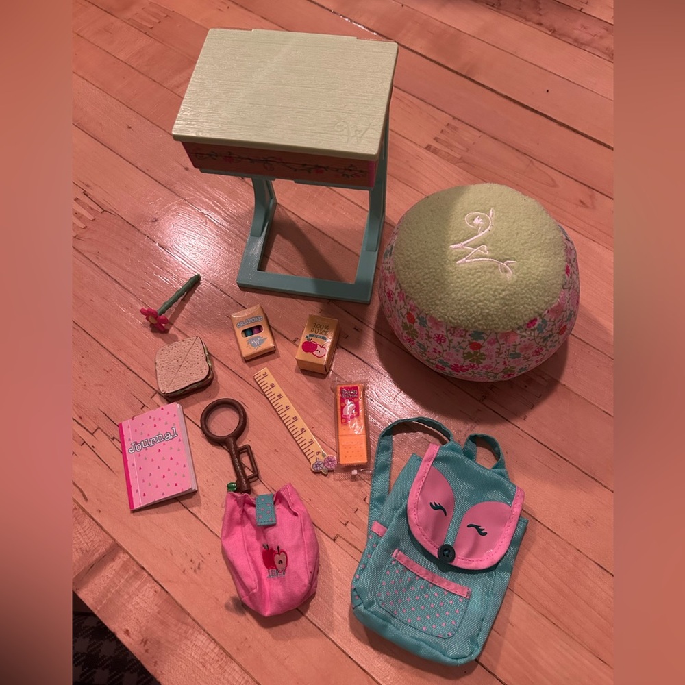 American Girl Wellie Wishers Ready to Learn Desk & Backpack/Lunch Set